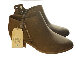 New Green Memory Foam Low Heel Booties Size 9
